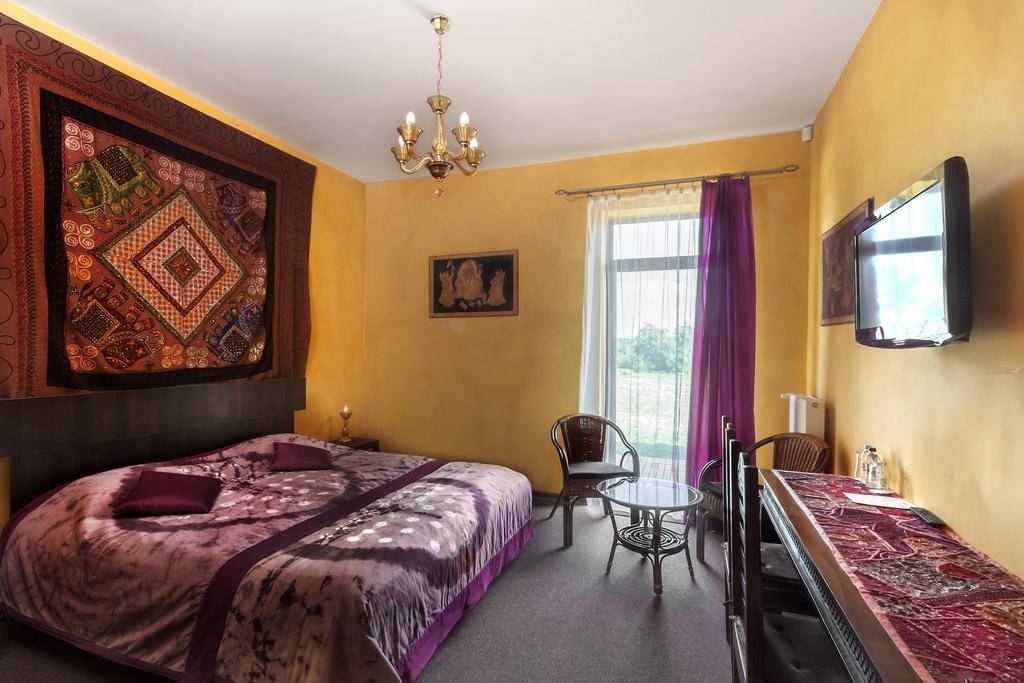 Palac Nieznanice Zabytek Goscinny Ze Spa ห้อง รูปภาพ