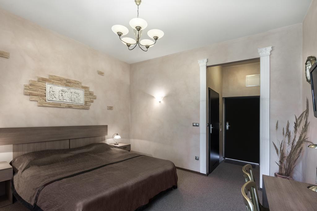 Palac Nieznanice Zabytek Goscinny Ze Spa ห้อง รูปภาพ