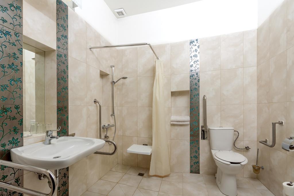 Palac Nieznanice Zabytek Goscinny Ze Spa ห้อง รูปภาพ