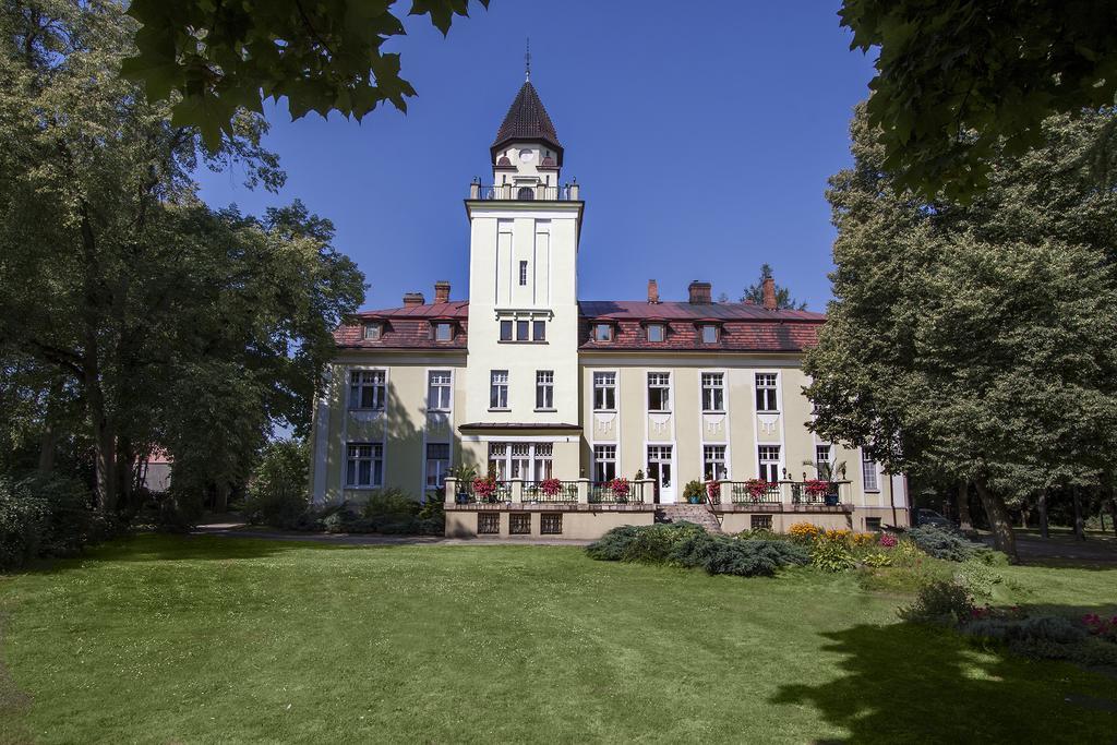 Palac Nieznanice Zabytek Goscinny Ze Spa ภายนอก รูปภาพ