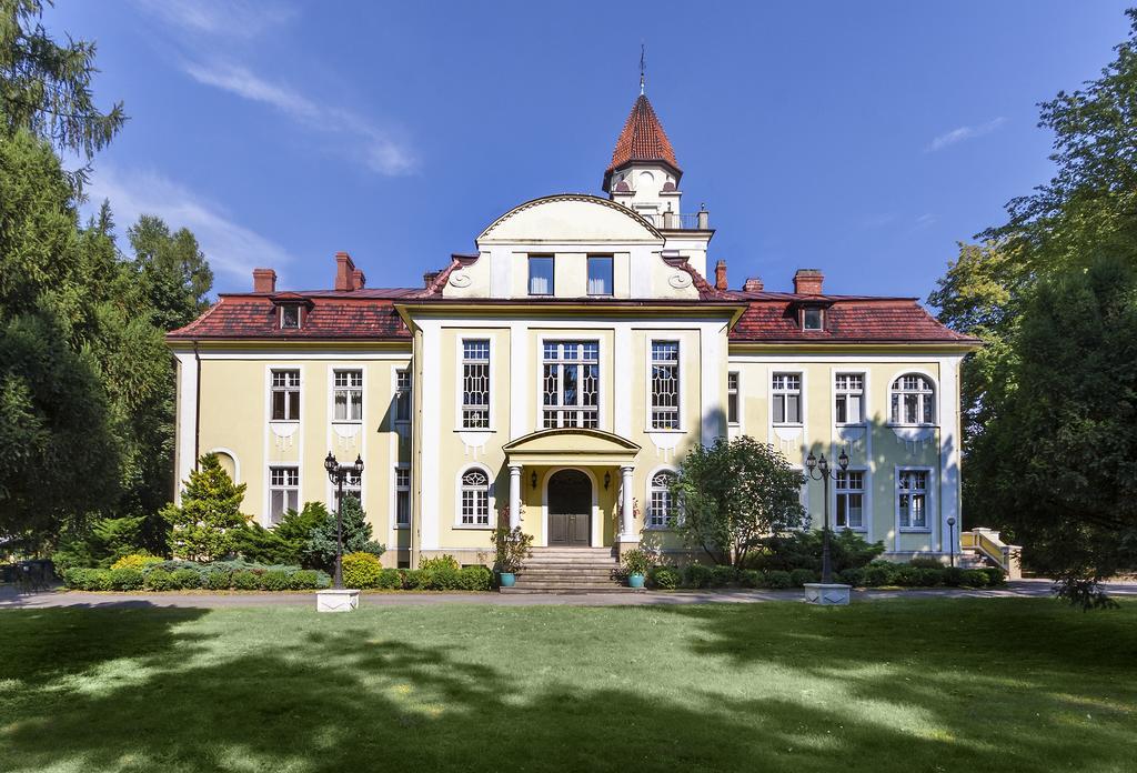 Palac Nieznanice Zabytek Goscinny Ze Spa ภายนอก รูปภาพ