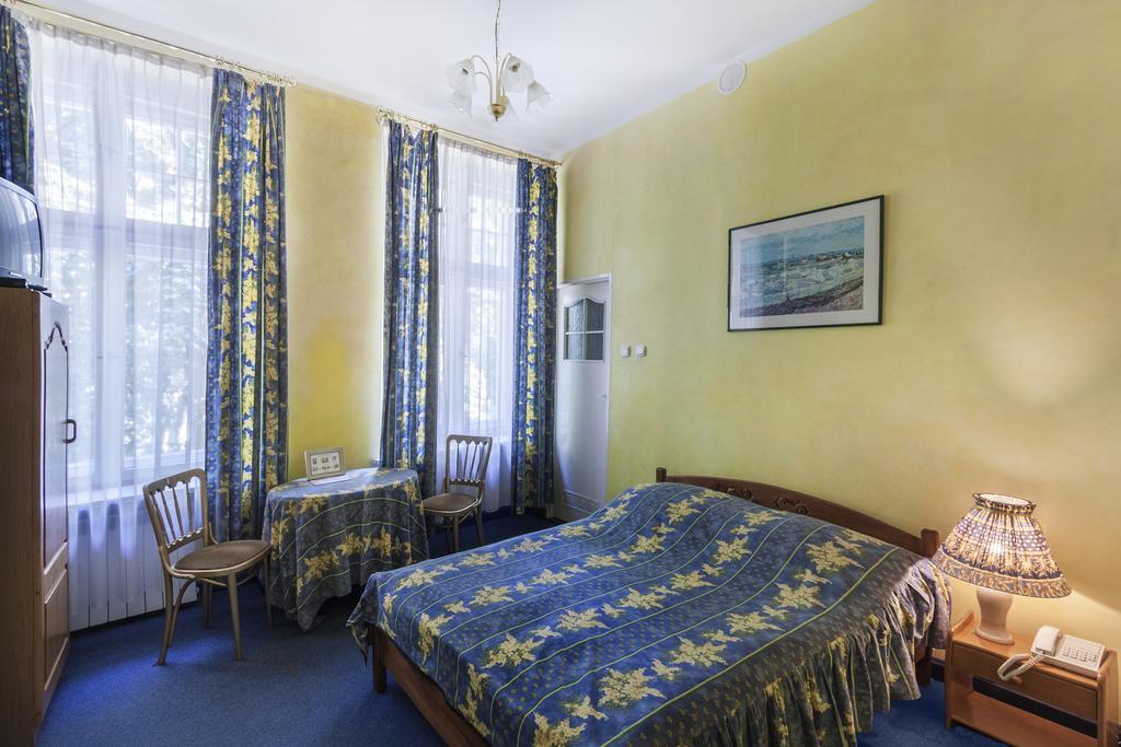 Palac Nieznanice Zabytek Goscinny Ze Spa ห้อง รูปภาพ