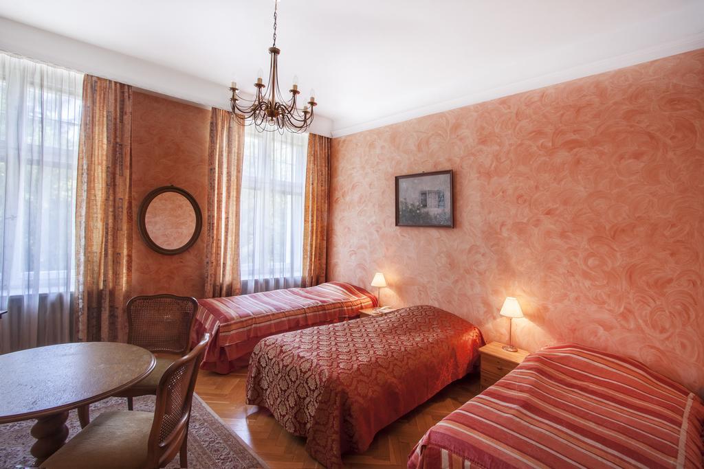 Palac Nieznanice Zabytek Goscinny Ze Spa ห้อง รูปภาพ