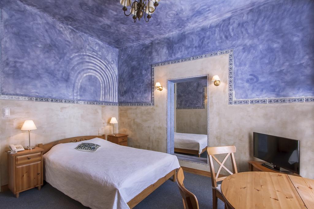 Palac Nieznanice Zabytek Goscinny Ze Spa ห้อง รูปภาพ